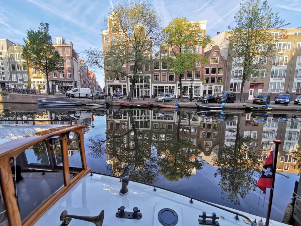 Amsterdam Private Tours view of the Prinsengracht with reflections of houses.